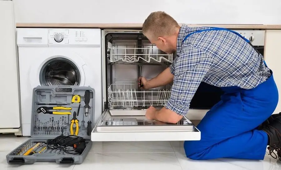 Kalecik Sunny servisi teknisyen ekibi beyaz eşya tamiri yaparken